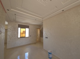 Appartement a vendre escalier privatif, au 1er étage bien ensoleillé avec grande surface a el jadida.