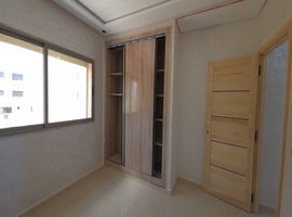 Appartement a vendre escalier privatif, au 1er étage bien ensoleillé avec grande surface a el jadida.