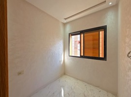 Appartement a vendre dans R+2 au 2ème étage, escalier privatif à Zaytouna hay essalam el jadida.